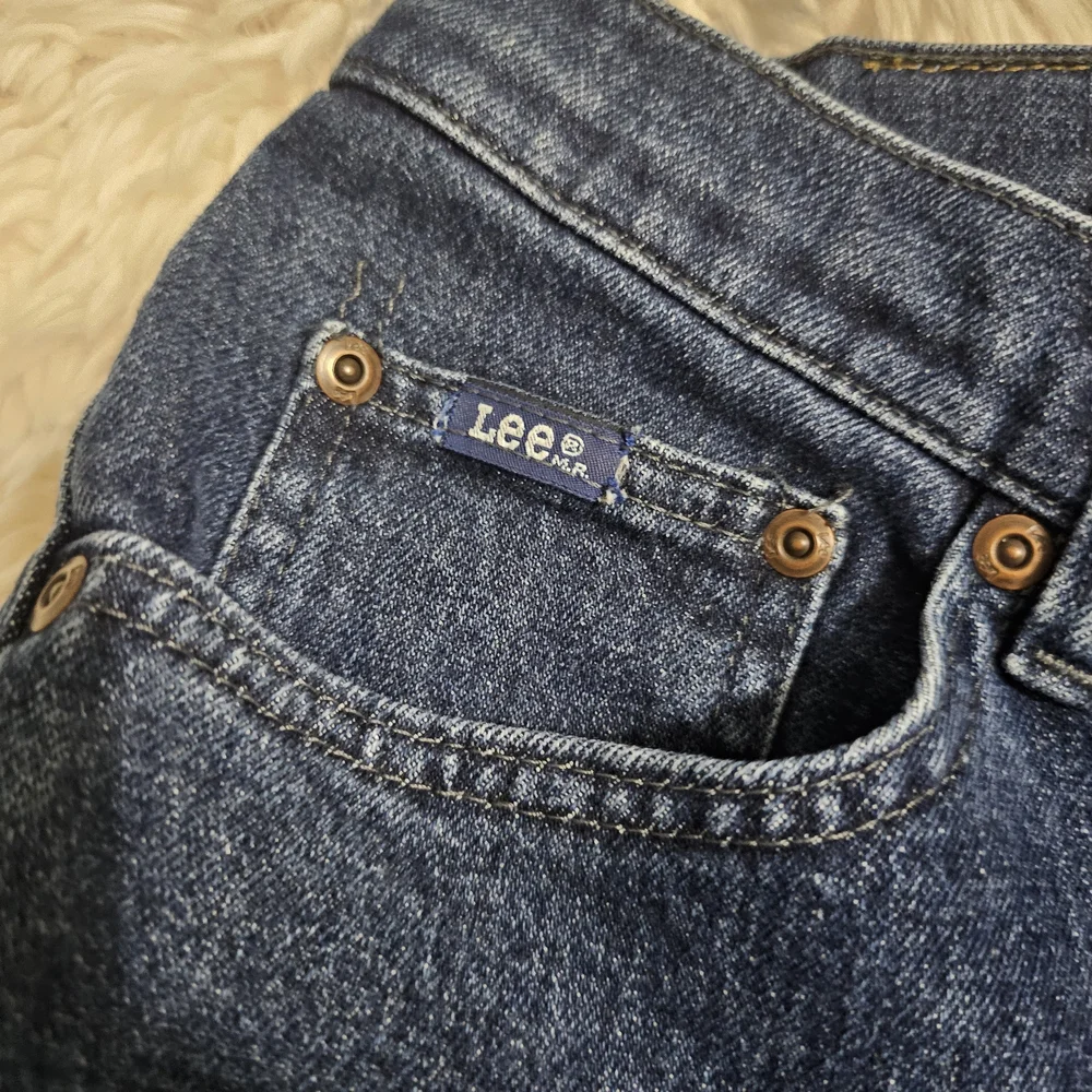 Lee Classic Blue Jeans with Brown Label - Picture 2 of 5